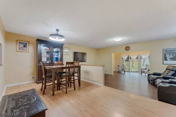 403 Red Crest Ln, Branchburg Twp., NJ 08876