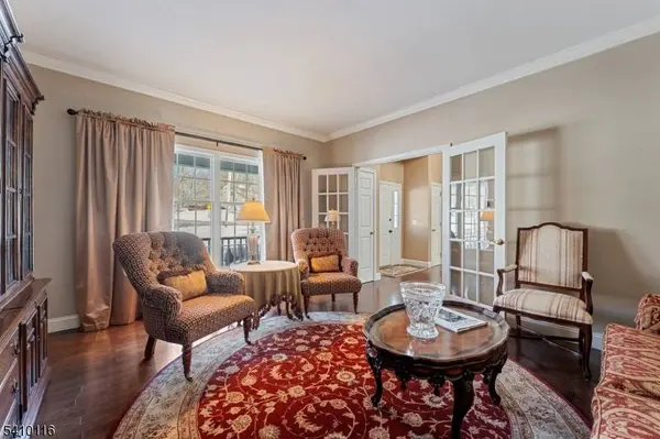 1 Yard Ct, Raritan Twp., NJ 08822