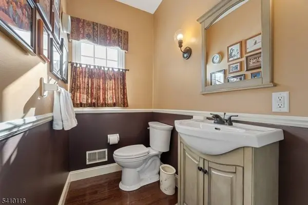 1 Yard Ct, Raritan Twp., NJ 08822