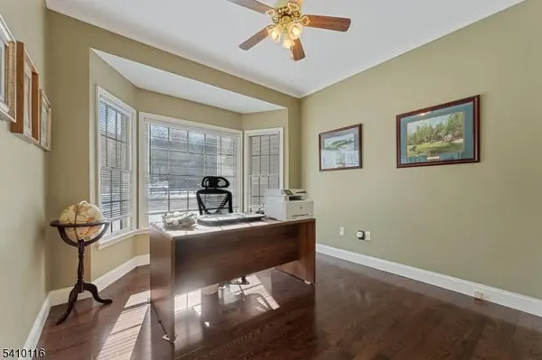 1 Yard Ct, Raritan Twp., NJ 08822