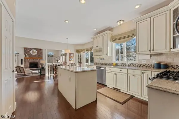 1 Yard Ct, Raritan Twp., NJ 08822