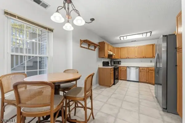 639 Magnolia Ln, Branchburg Twp., NJ 08876