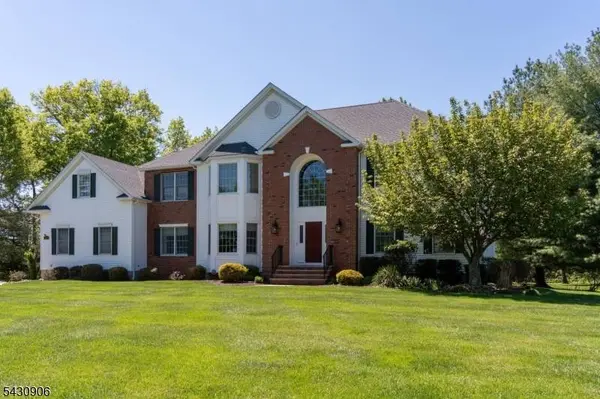 305 Charlton Ln, Branchburg Twp., NJ 08853