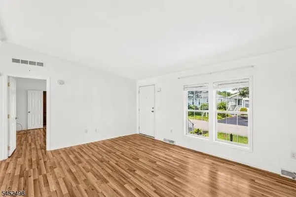 3 Lantern Ln, White Twp., NJ 07823