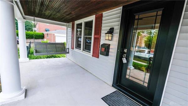 17 Monteray Avenue, Oakwood, OH 45419