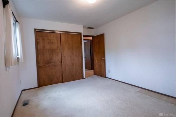 4425 E Entrada Drive, Beavercreek, OH 45431