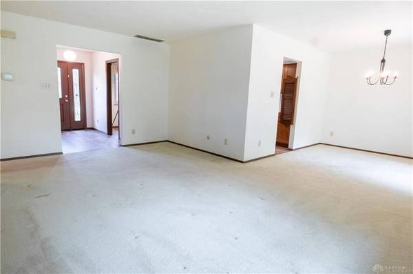 4425 E Entrada Drive, Beavercreek, OH 45431