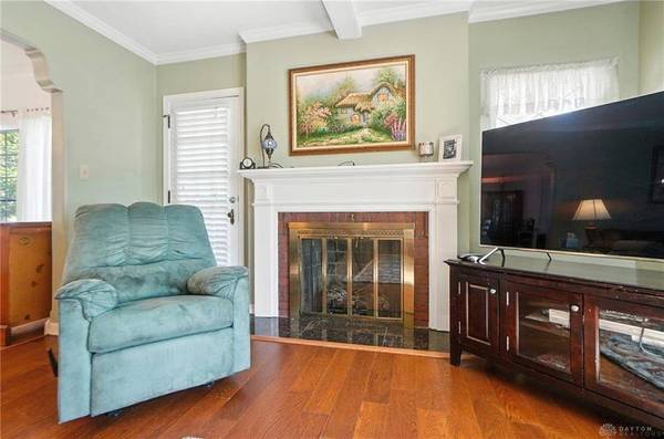 1305 E Schantz Avenue, Oakwood, OH 45419