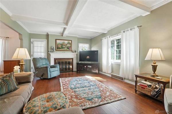 1305 E Schantz Avenue, Oakwood, OH 45419