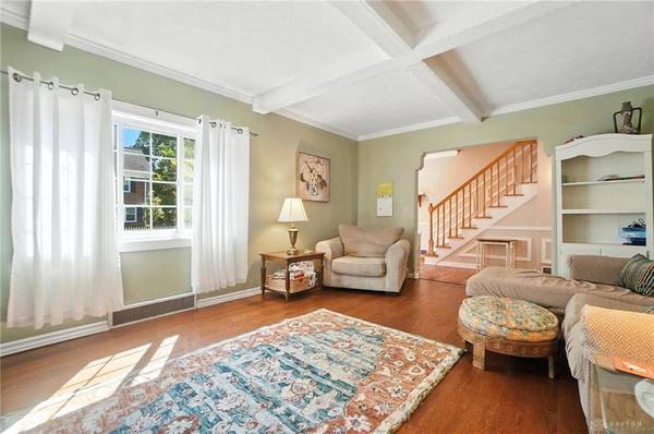 1305 E Schantz Avenue, Oakwood, OH 45419