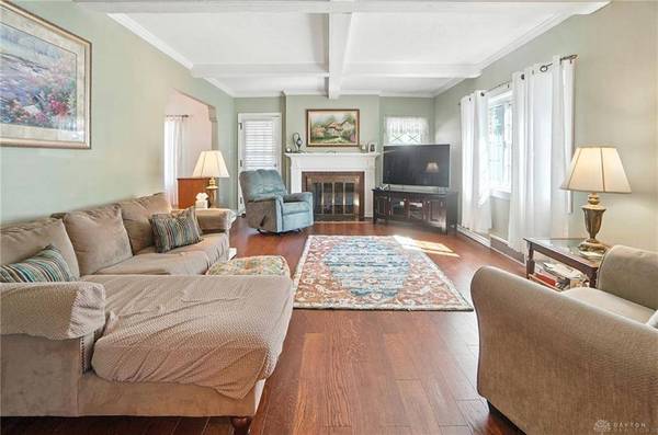 1305 E Schantz Avenue, Oakwood, OH 45419