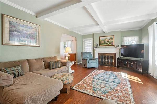 1305 E Schantz Avenue, Oakwood, OH 45419