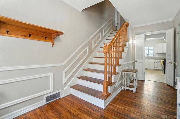 1305 E Schantz Avenue, Oakwood, OH 45419