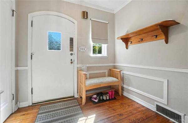 1305 E Schantz Avenue, Oakwood, OH 45419