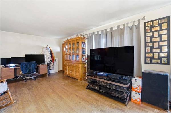 1466 S Central Drive, Beavercreek, OH 45432