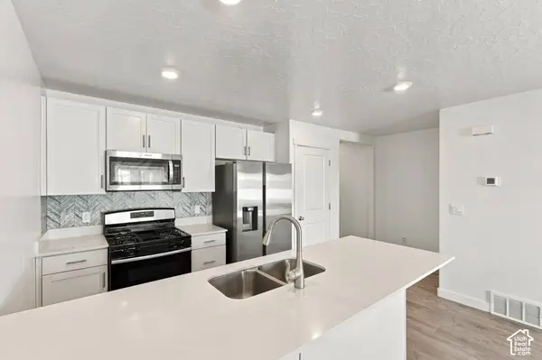 1156 E TRIDENT DR, Saratoga Springs, UT 84045