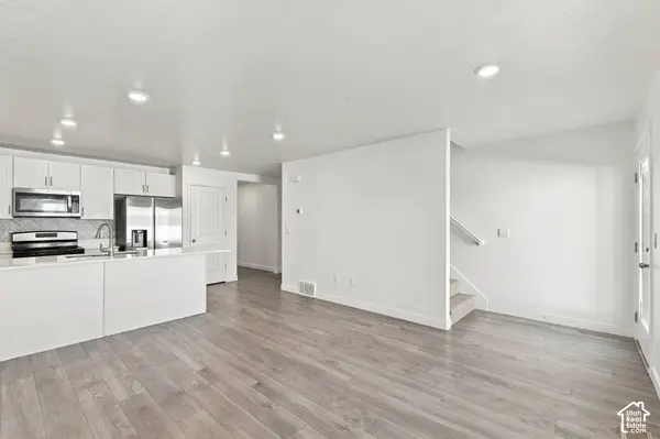 1156 E TRIDENT DR, Saratoga Springs, UT 84045