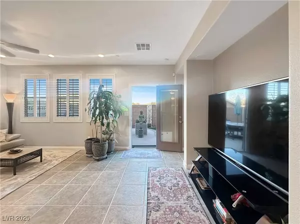 1004 Crescent Falls ST, Henderson, NV 89011