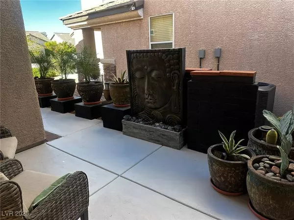 1004 Crescent Falls ST, Henderson, NV 89011