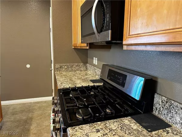 1004 Crescent Falls ST, Henderson, NV 89011