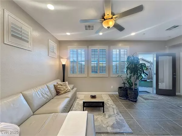 1004 Crescent Falls ST, Henderson, NV 89011