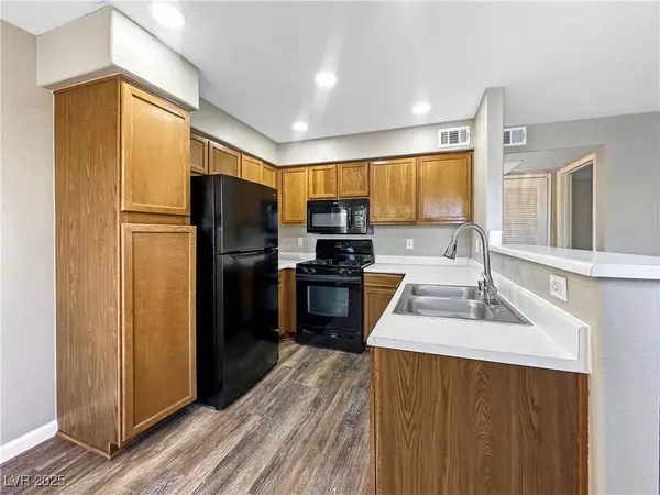 5211 CASPIAN SPRINGS DR #203, Las Vegas, NV 89120