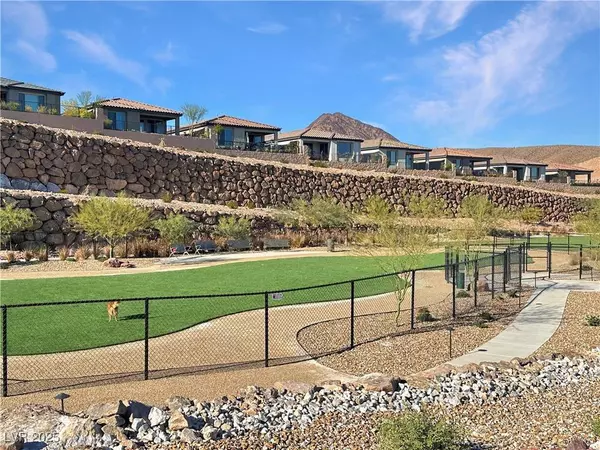 92 Stone Bluff LN, Henderson, NV 89011