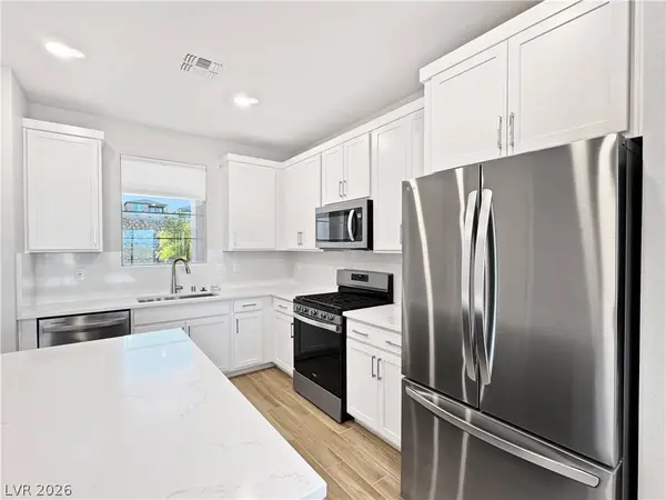 92 Stone Bluff LN, Henderson, NV 89011