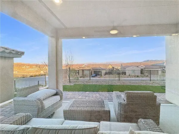 92 Stone Bluff LN, Henderson, NV 89011