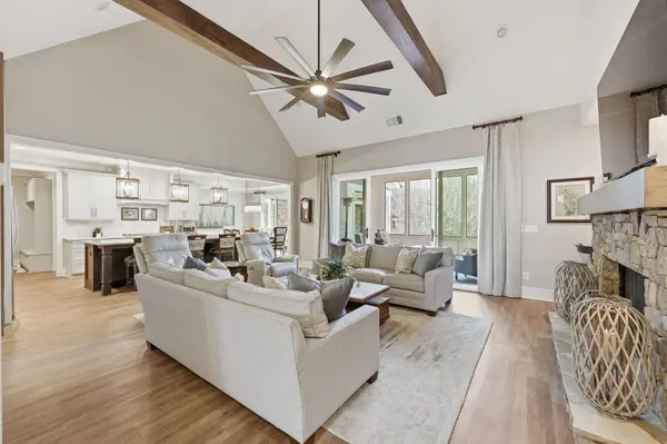 6039 Grand Marina Cir, Gainesville, GA 30506-7829