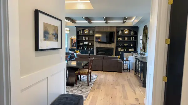 6874 South Bluff Ct, Gainesville, GA 30506-7819