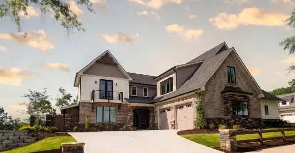 6874 South Bluff Ct, Gainesville, GA 30506-7819