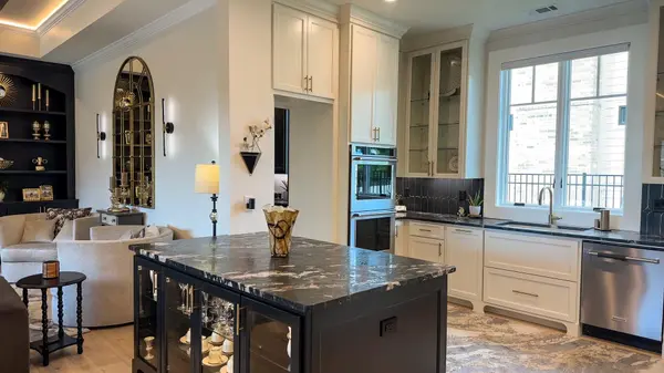 6874 South Bluff Ct, Gainesville, GA 30506-7819