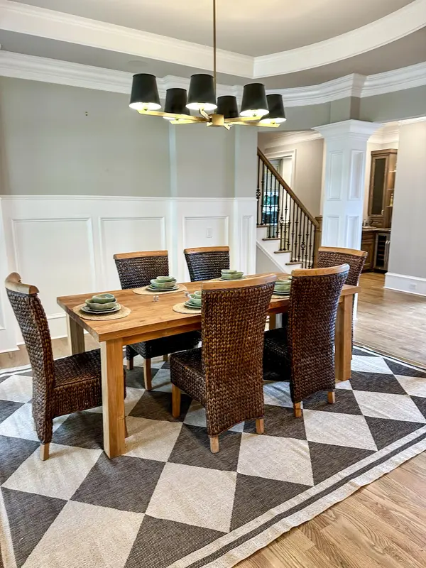 Oversized Dining Room in Marina Bay Estate