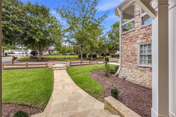 6756 Hedge Row LN, Gainesville, GA 30506