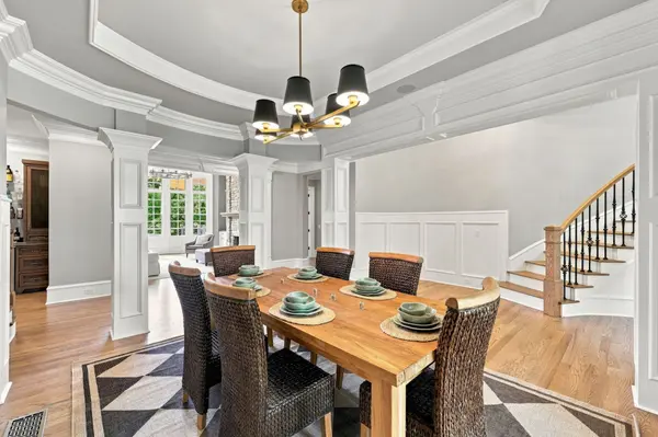 Oversized Dining Room in Marina Bay Estate