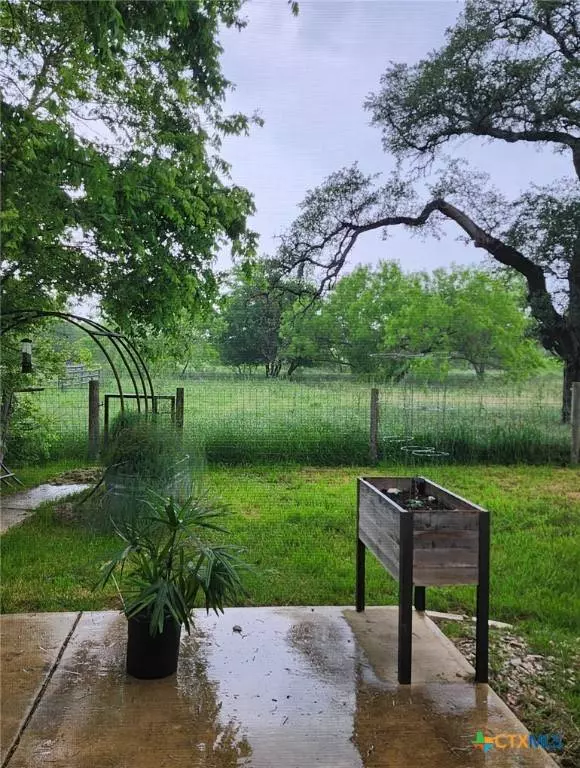 218 Alexandra LN, Dale, TX 78616