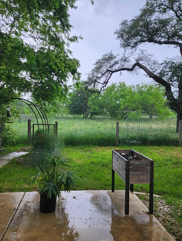 218 Alexandra LN, Dale, TX 78616