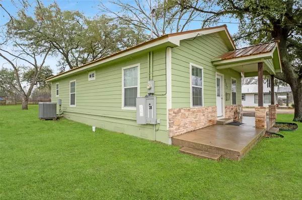 237 San Marcos HWY, Luling, TX 78648