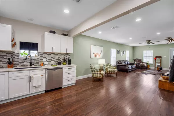 237 San Marcos HWY, Luling, TX 78648