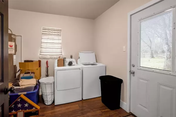 237 San Marcos HWY, Luling, TX 78648