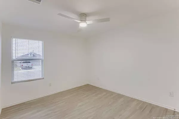 5803 antonio, Seguin, TX 78155