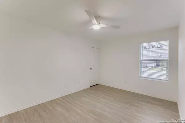 5803 antonio, Seguin, TX 78155