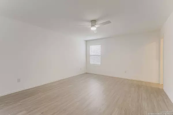 5803 antonio, Seguin, TX 78155