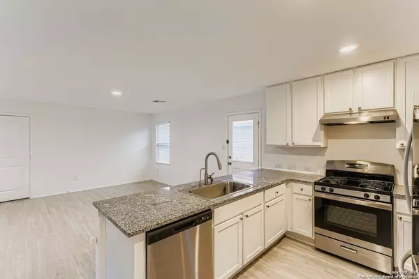 5803 antonio, Seguin, TX 78155