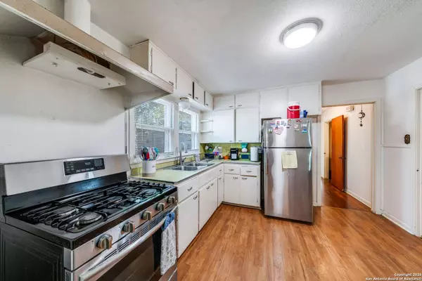 1068 Walnut, Seguin, TX 78155