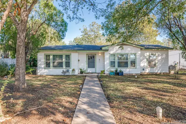 1068 Walnut, Seguin, TX 78155