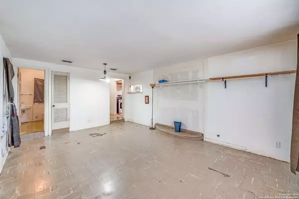 1068 Walnut, Seguin, TX 78155