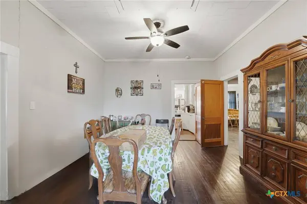 211 E 4th ST, Nixon, TX 78140