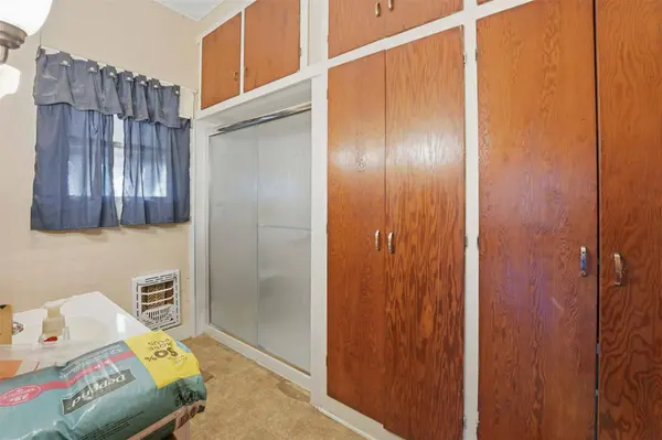 211 E 4th ST, Nixon, TX 78140